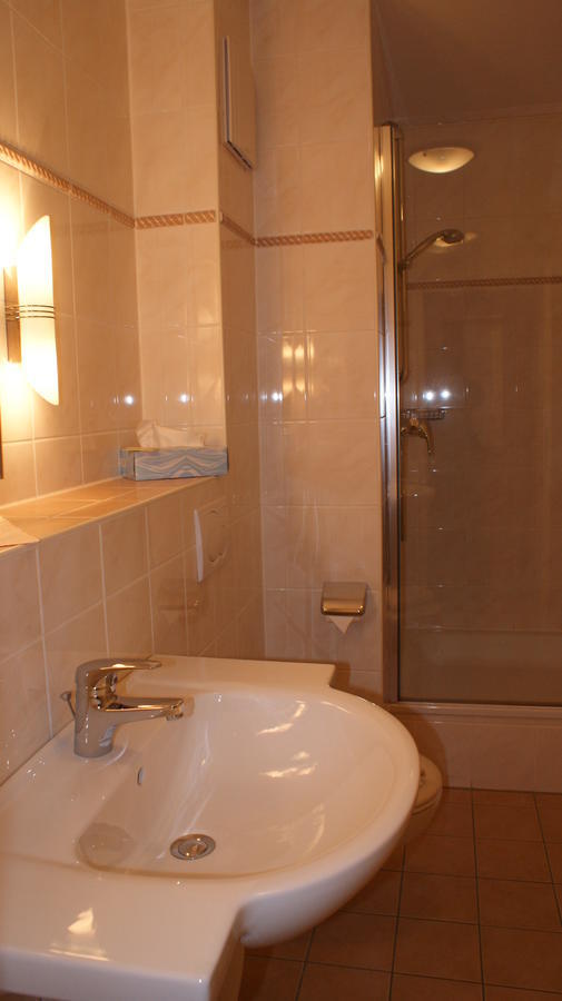 Landhotel Loenskrug Hellental Phòng bức ảnh